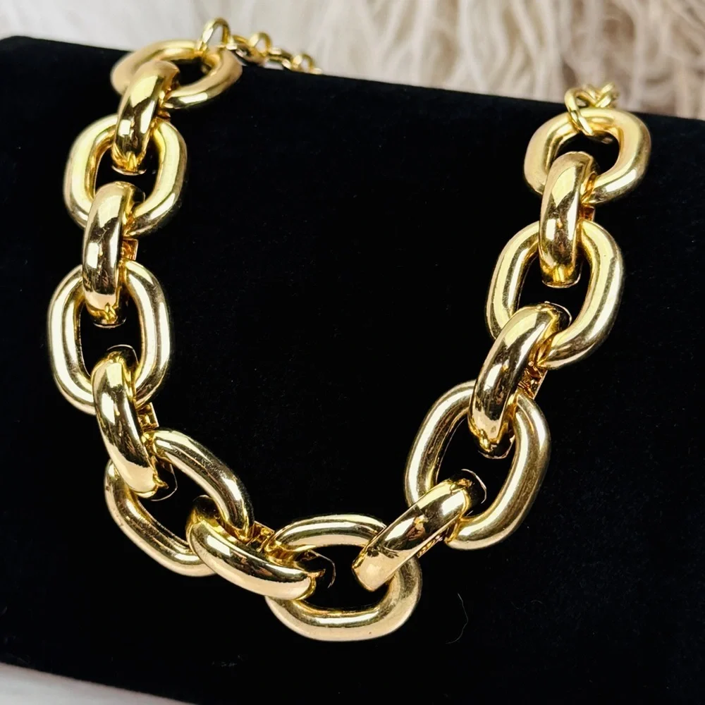 Vintage aged goldtone chunky medium/light weight chain necklace